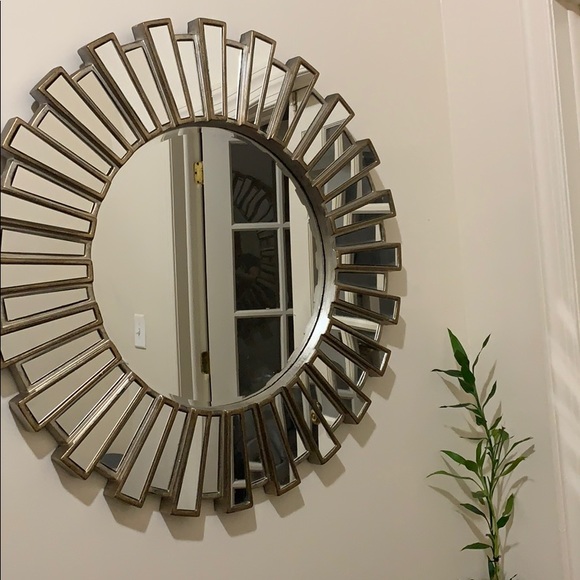 Elegant decorative mirror